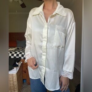 Vintage Victoria’s Secret gold tag silk and lace top in cream - size S